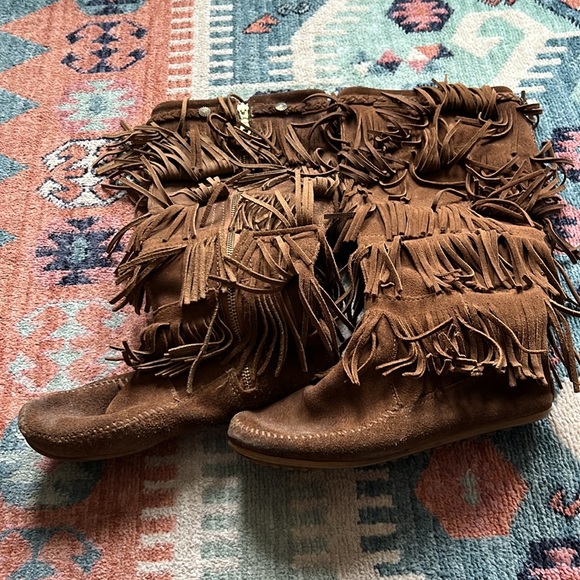 5-layer fringe Minnetonka boots - Picture 5 of 5